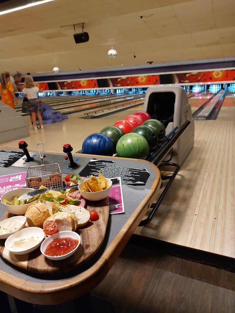 Vier Hoog Den Bosch | Bowling | (voorheen Bowling🎳Maaspoort) photo 2