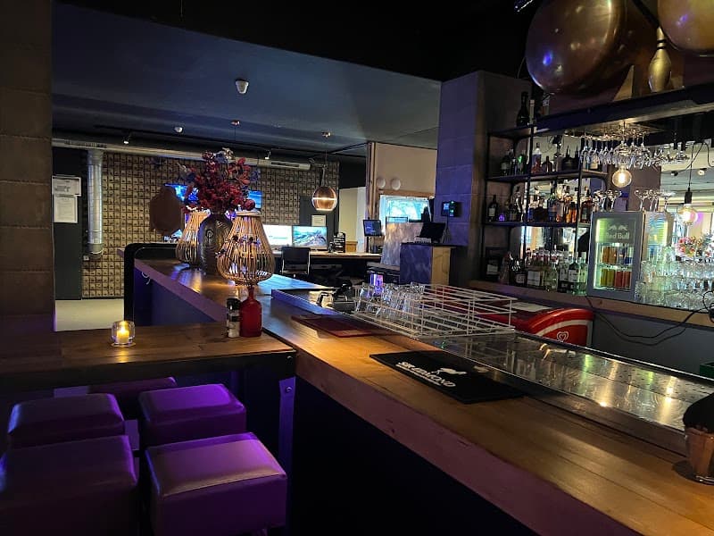 Bally's Bar, Grill & Bowling