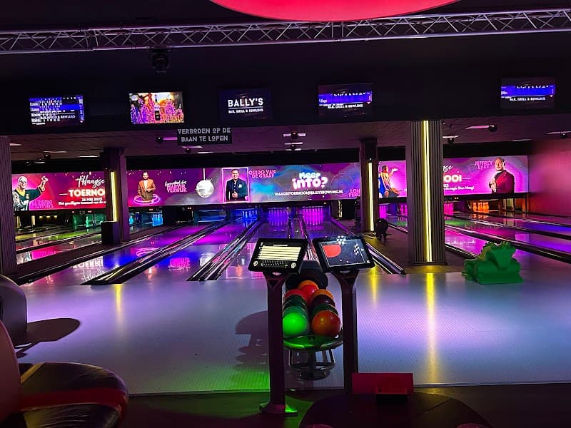 Bally's Bar, Grill & Bowling photo 3