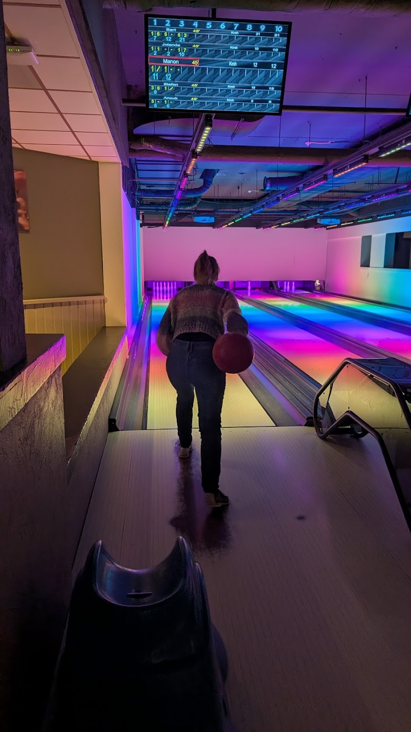 Bowlingbaan Bowling Het Loo - interieur en bowlingfaciliteiten