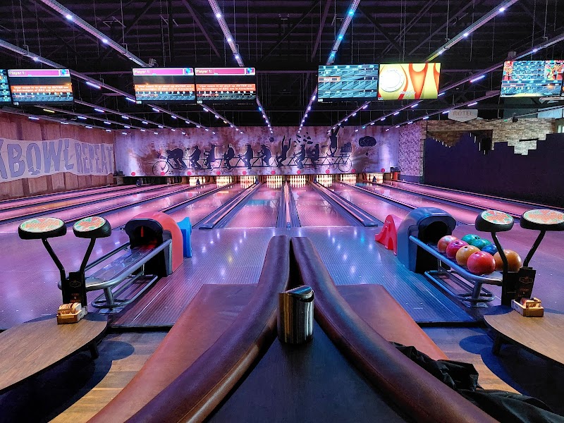 Dollie's Bowling🎳 & Gamingcenter🕹 bowlingcentrum Uden - foto 3