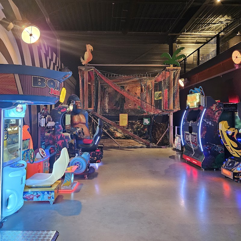 Dolfijn -the plays to be- bowlen/ indoor minigolf/ karaoke/ shuffleboard/ restaurant bowlingcentrum Tilburg - foto 3